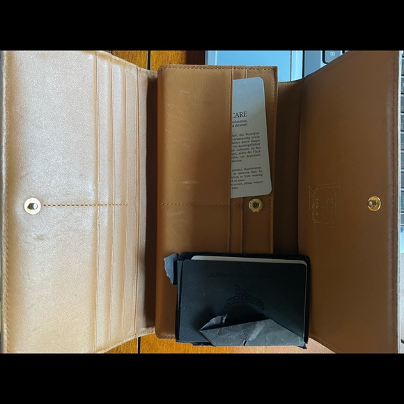 MCM Tri-Fold Wallet - Picture 7 of 8